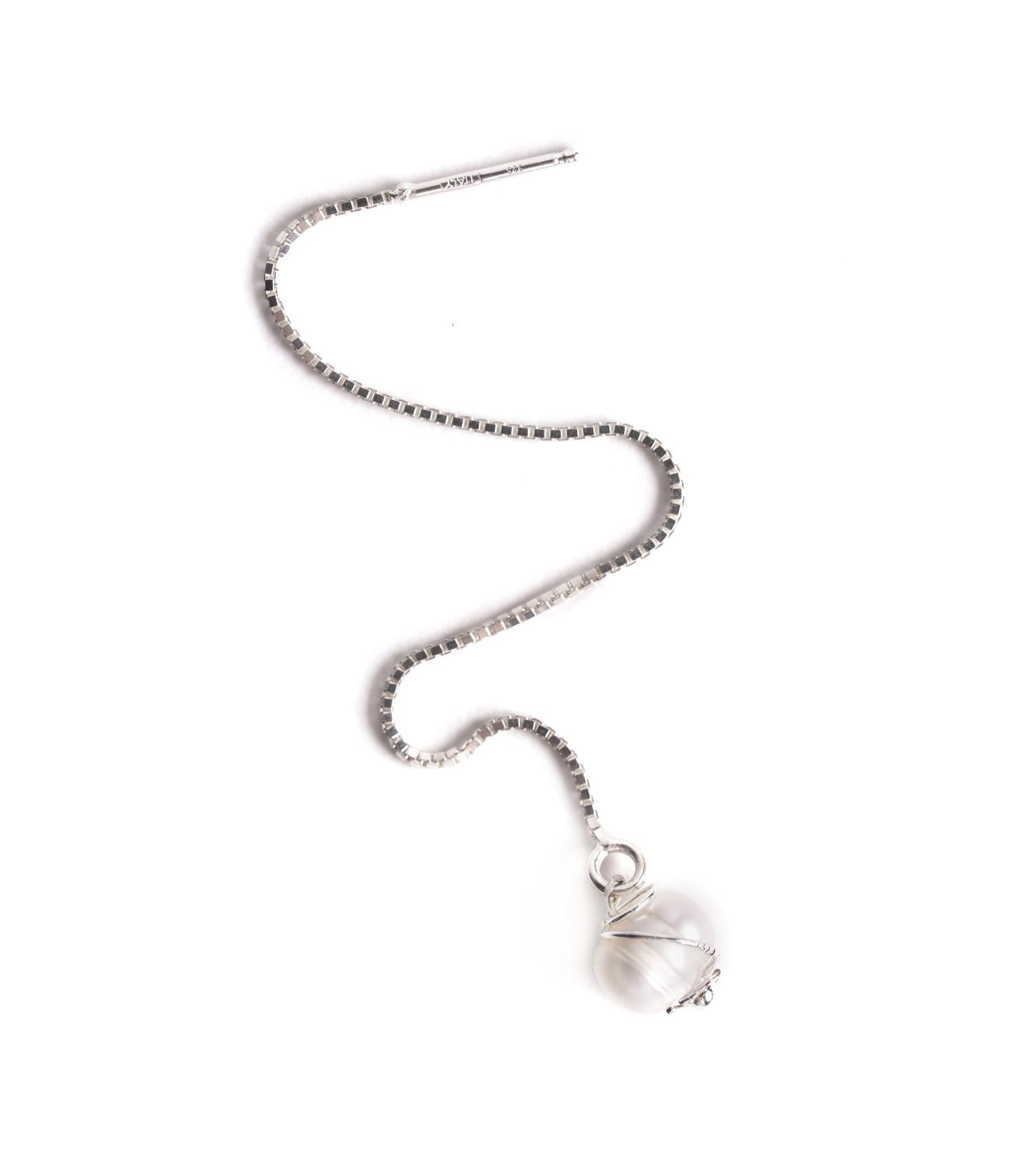 Single pearl earring